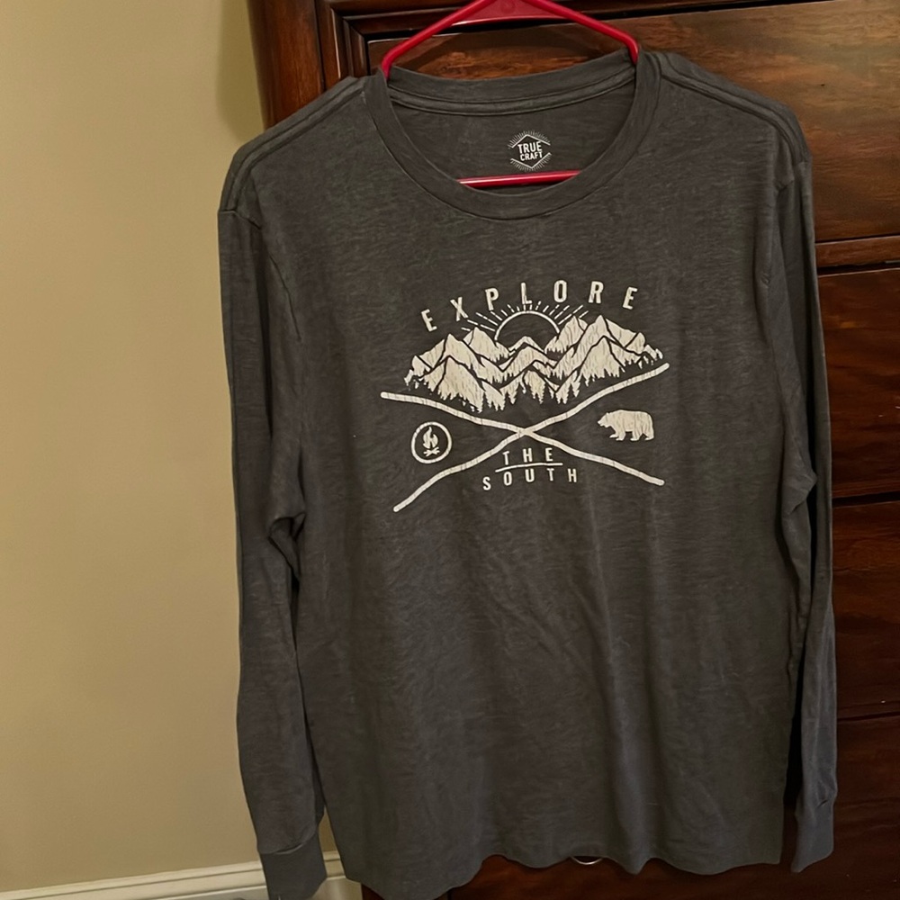 Men’s size M gray long sleeve tshirt